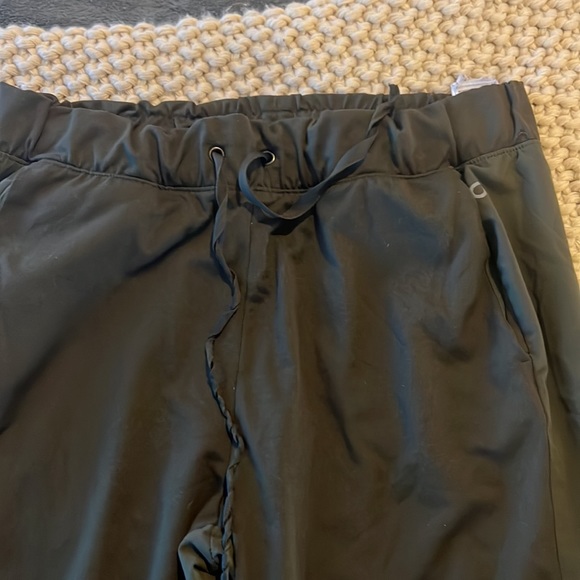 Gap Size Small Green joggers - Picture 2 of 5